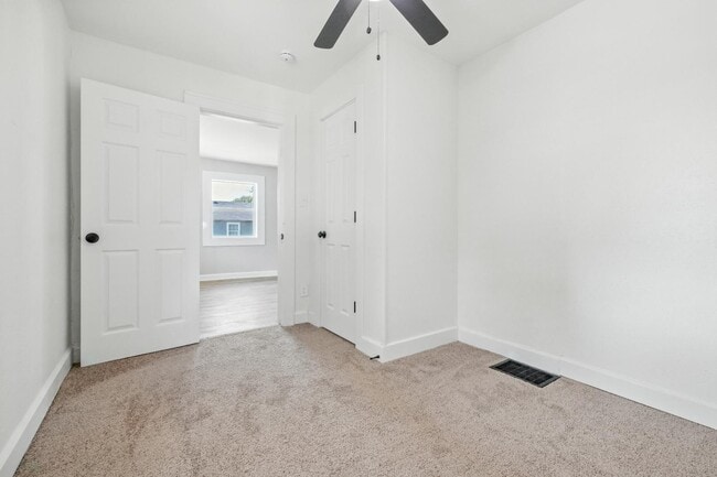 Building Photo - 2526 Caroline Ave