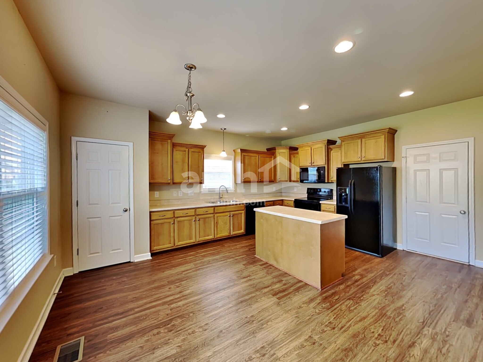 Building Photo - 3016 Sommette Dr