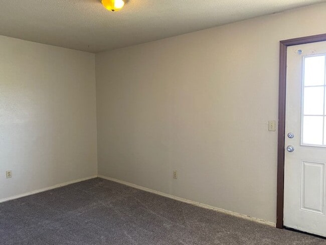 Building Photo - 67 Bellevue Dr