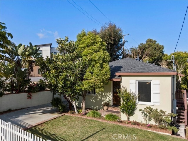Building Photo - 2616 N Poinsettia Ave