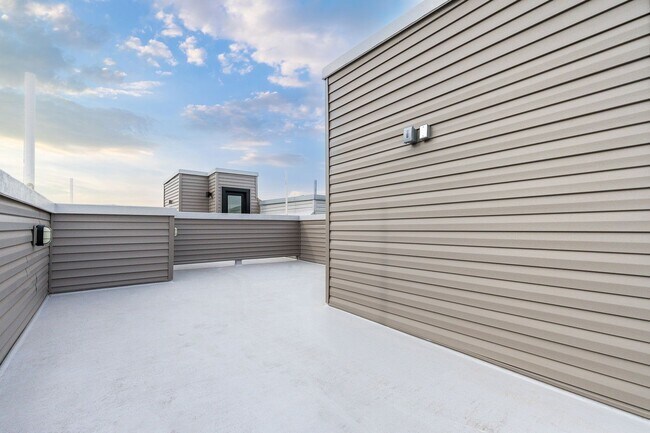 Building Photo - 807 N 17th St