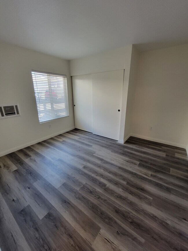 Building Photo - Clean and Quiet 1 Bedroom/1 Bath  in SENIOR COMPLEX