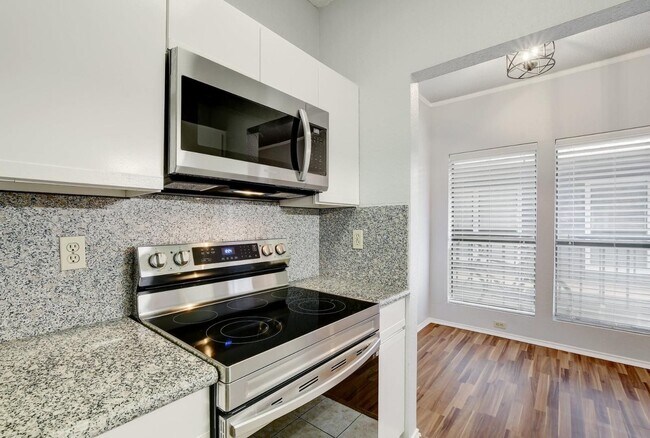 Building Photo - 2804 Rio Grande St