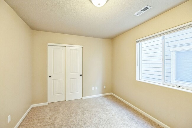 Building Photo - $500 gift card with lease signed by 7/10/25