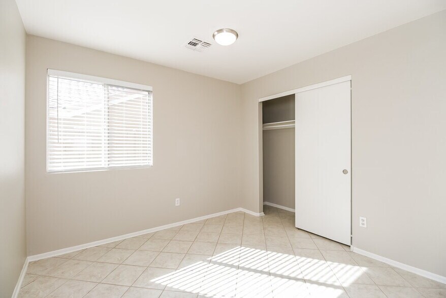 Building Photo - 2415 E Browning Pl