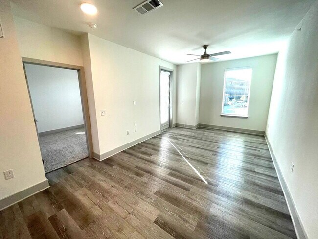 Building Photo - 2601 N Austin Ave