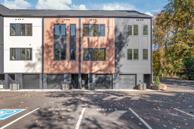 Building Photo - Modern, Move-In Ready Living in Plaza Midwood