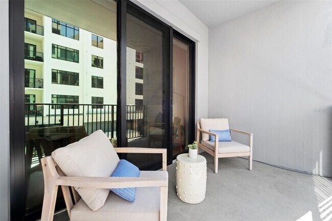 Building Photo - 1991 Main St