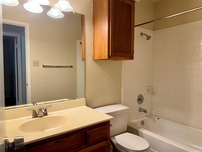 Building Photo - 8628 Piney Creek Bend