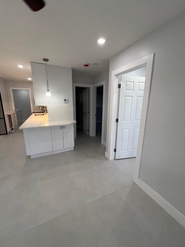 Building Photo - 4951 SW 28th Terrace