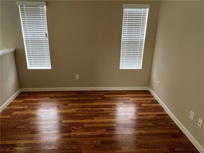 Building Photo - 23401 La Crescenta