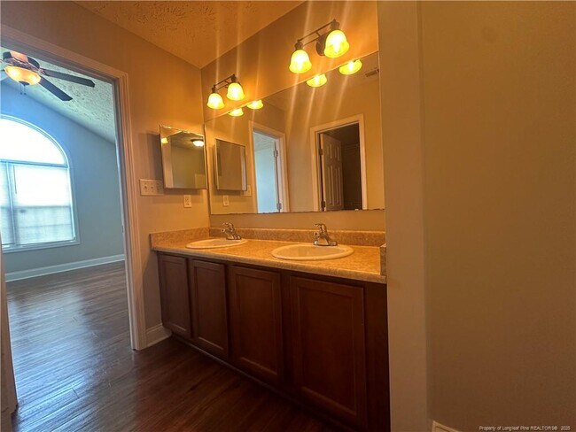 Building Photo - 450 Copper Creek Dr