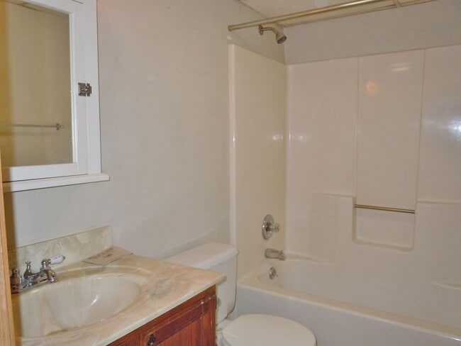 Building Photo - One Bedroom 1st Floor Condo  - Pet Friendl...