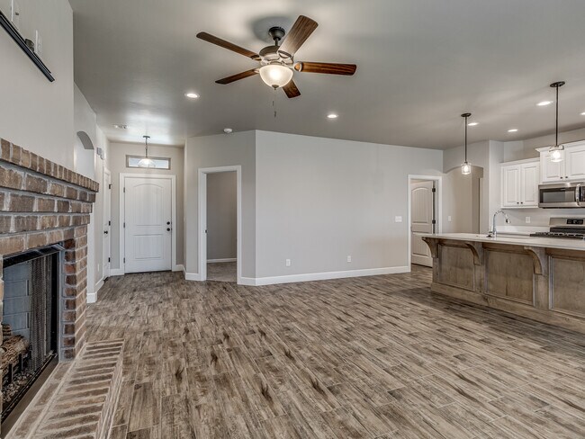 Building Photo - 4505 Black Mesa Ln