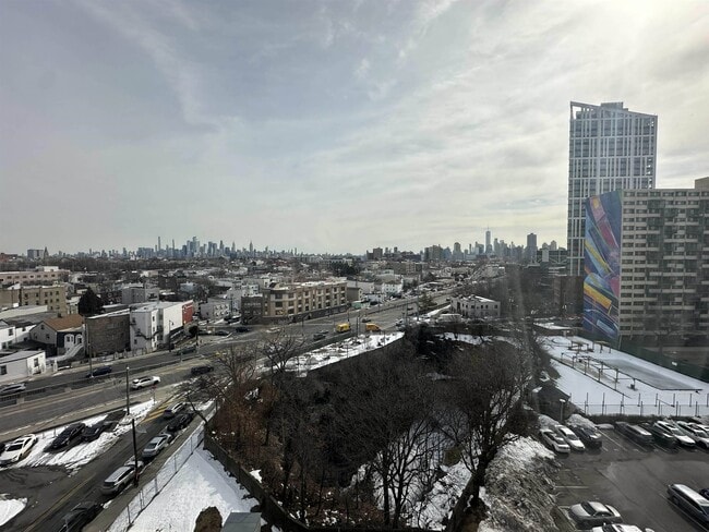 Building Photo - 201 St Pauls Ave