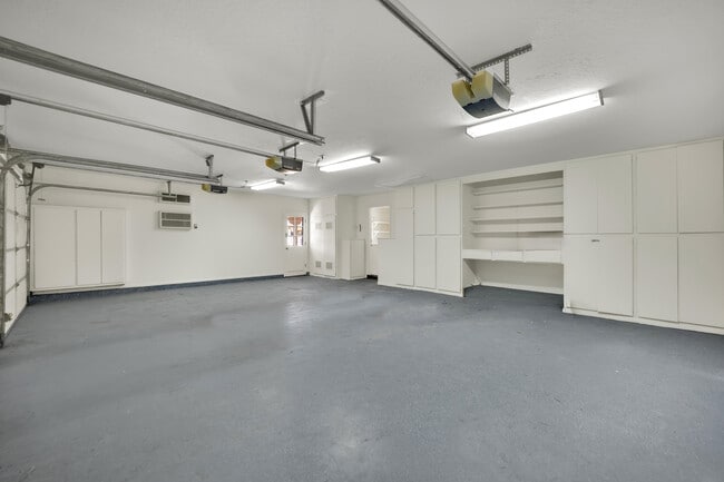Building Photo - 1250 Shadow Ln