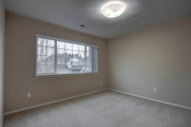 Building Photo - Bethany Single Family Home 4 Bed + Office 2.5 Bath!