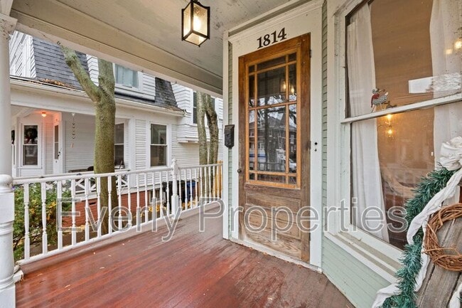 Building Photo - 1814 College Ave