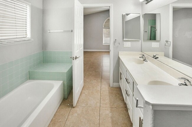 Building Photo - 3 Bed, 2 Bath Single Story West Vegas Beauty