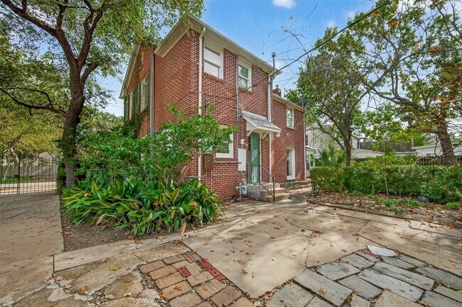 Building Photo - 7128 Staffordshire Blvd