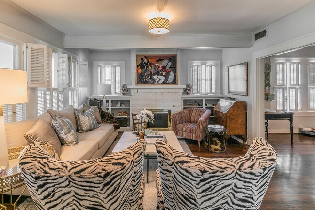 Building Photo - Charming Bungalow - Arlington Heights