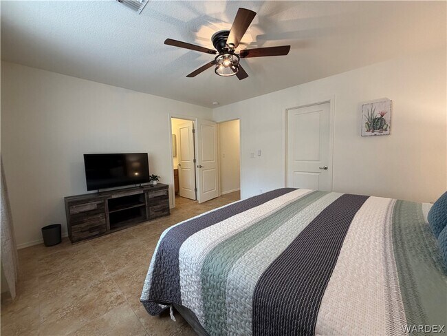 Building Photo - 2416 N Ridge Ave