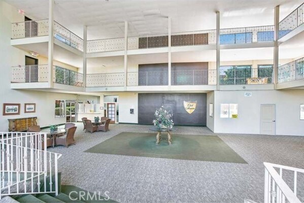Building Photo - 400 N Acacia Ave