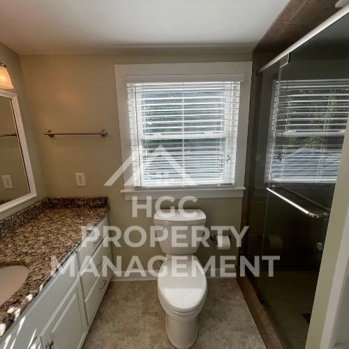 Building Photo - 527 Patrick St