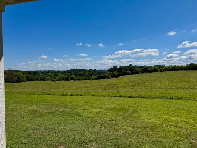 Building Photo - Charming 3BR House in Madisonville