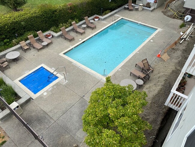 Building Photo - EPIC REA-AZARI PM: Condo w/Parking & Commu...
