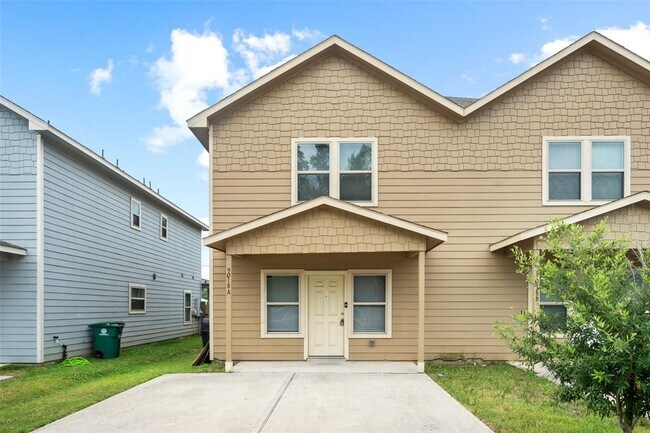 Building Photo - 9018 Everglade Dr