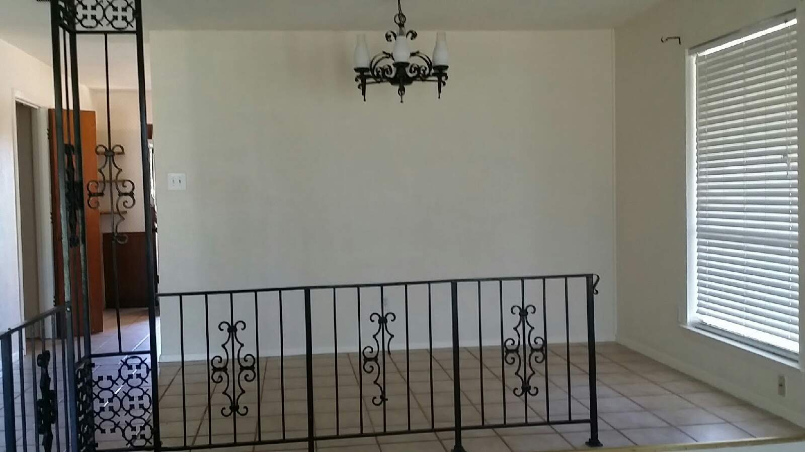 Building Photo - 2115 Blossom Ln