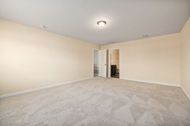 Building Photo - 3 Bedrooms, 2.5 Bathrooms, and 2083 sqft. comfortable and versatile Osprey plan in Raleigh 540 We...