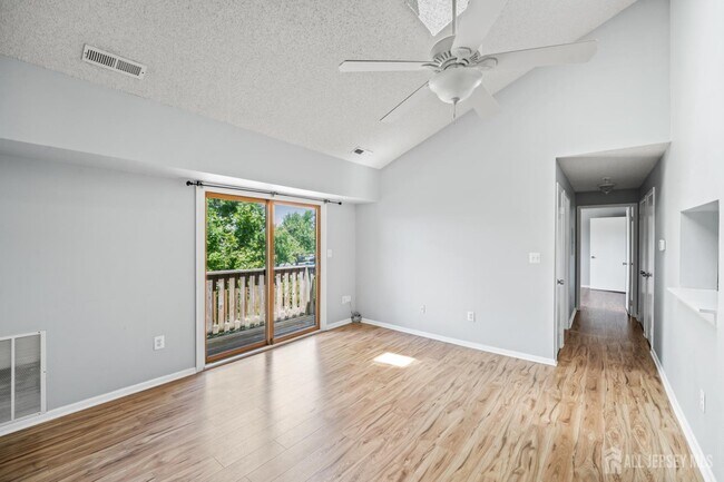 Building Photo - 307 Ravens Crest Dr