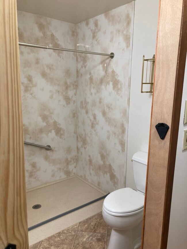 Building Photo - 2401 Bristol Rd