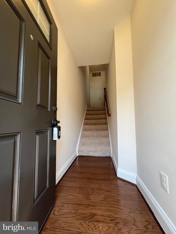 Building Photo - 25835 Clairmont Manor Square