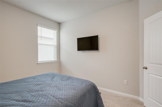 Building Photo - 102 Rainmaker Cv