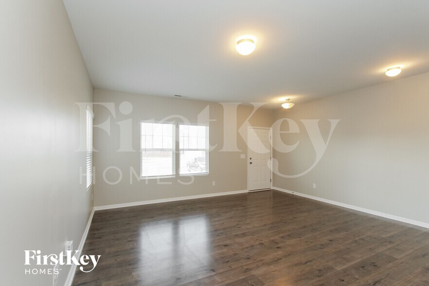 Building Photo - 3927 Tersk Dr