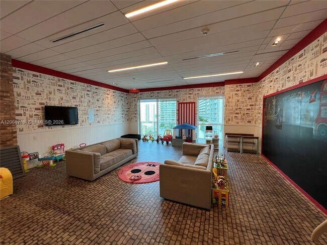 Building Photo - 1080 Brickell Ave