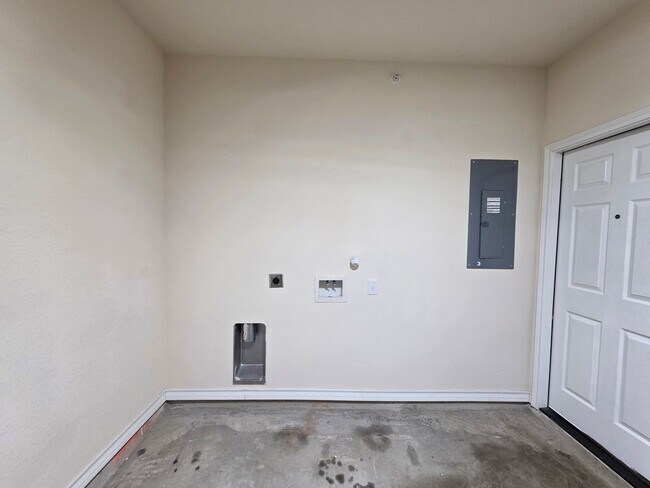 Building Photo - Town home for rent