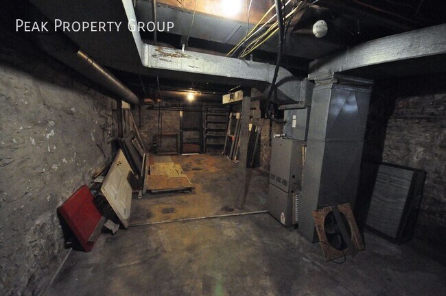 Building Photo - 2074-2078-2078 Summit St