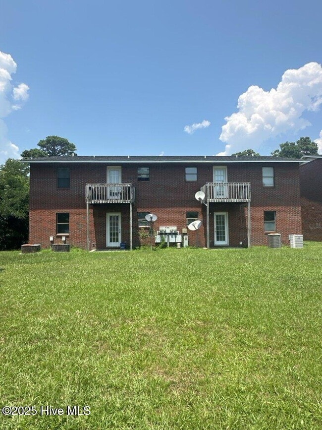 Building Photo - Zack Circle Apartments Jacksonville NC