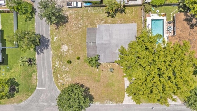 Building Photo - 2128 Sycamore Dr