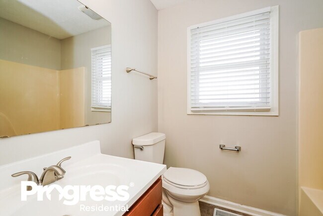 Building Photo - 451 Meadowlark Dr