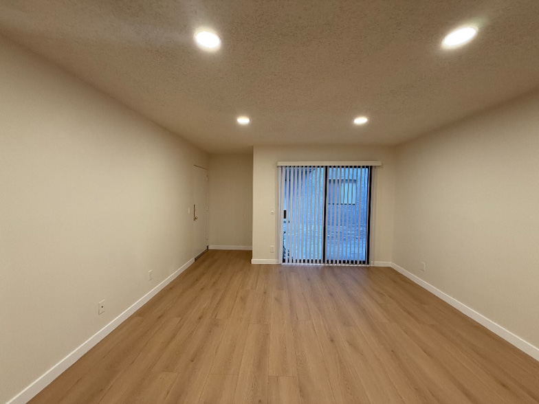 Building Photo - 13347 Victory Blvd