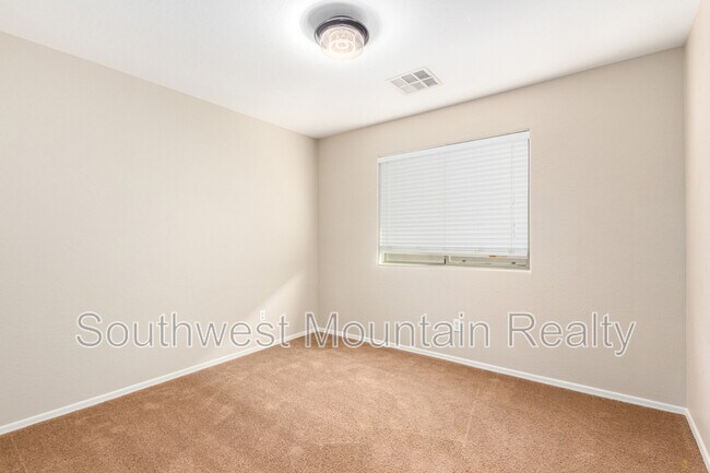 Building Photo - 33411 N Stone Ridge Dr