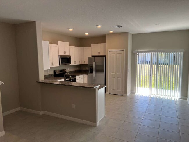 Building Photo - 9625 Pembrooke Pines Dr