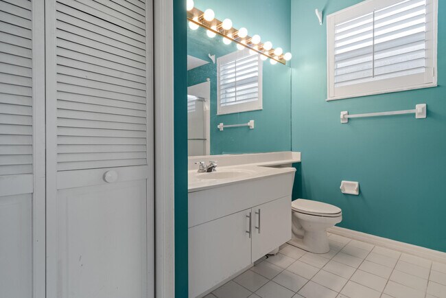Building Photo - 582 Montevina Dr