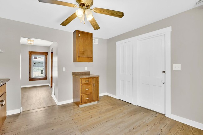 Building Photo - 11 Russell Rd