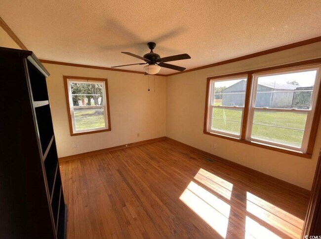 Building Photo - 163 Edwards Rd